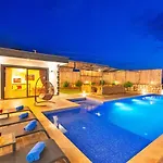 Cavdir 2 Bedroom Secluded With Private Pool Hot Tub 빌라 칼칸